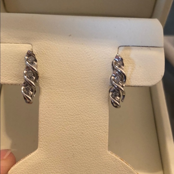 Jared’s bracelet with matching earrings. - Picture 5 of 5